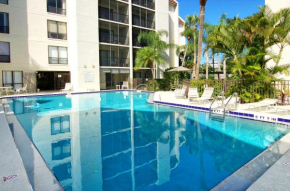 Two-Level, Heated Pool, Trolley to Beach & Village